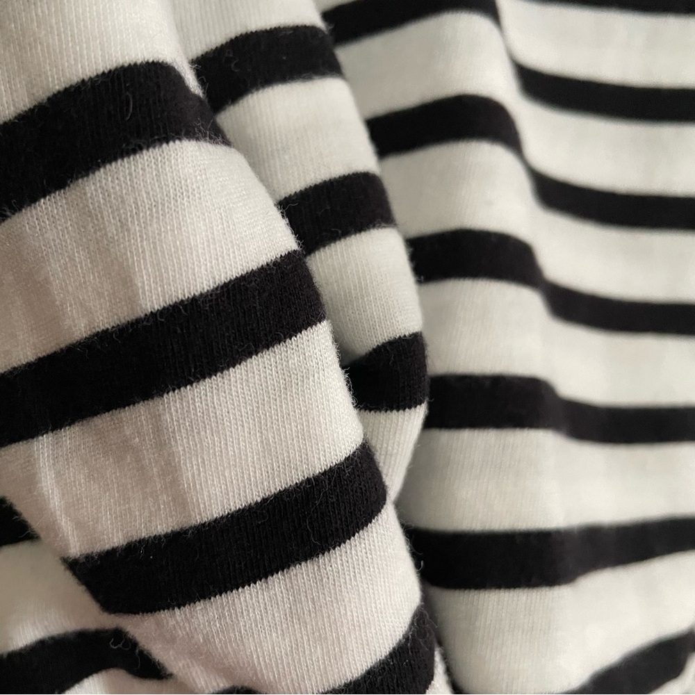 Crown & Ivy Black and White Striped Puff Shoulder Long Sleeve Turtleneck… - Picture 7 of 12